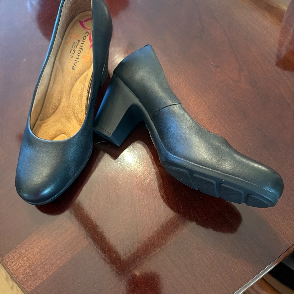 Shoes - Picture 2 of 3